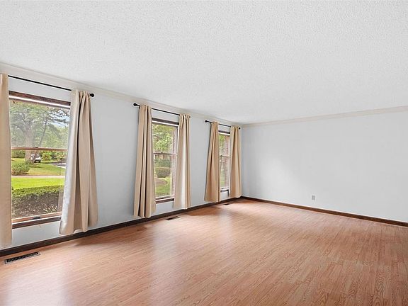 5th image of 300 Bryn Wyck Pl