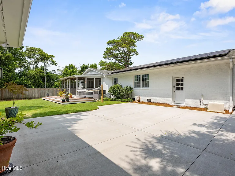 202 Windemere Rd — Photo 58