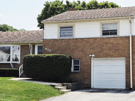 2nd image of 920 Park Dr