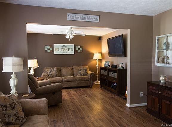 5th image of 21 W Silverleaf Dr