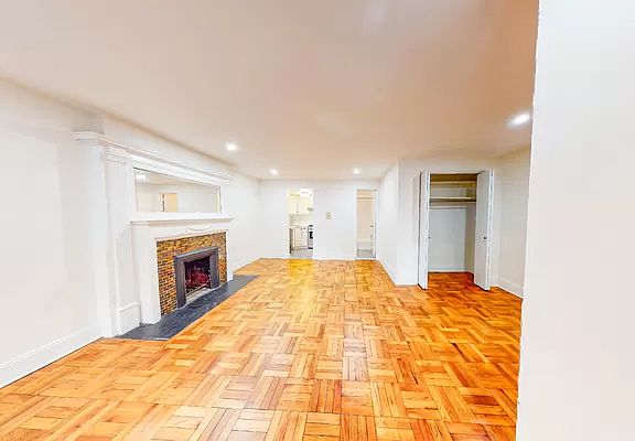 4th image of 110 W 80th St APT Bf