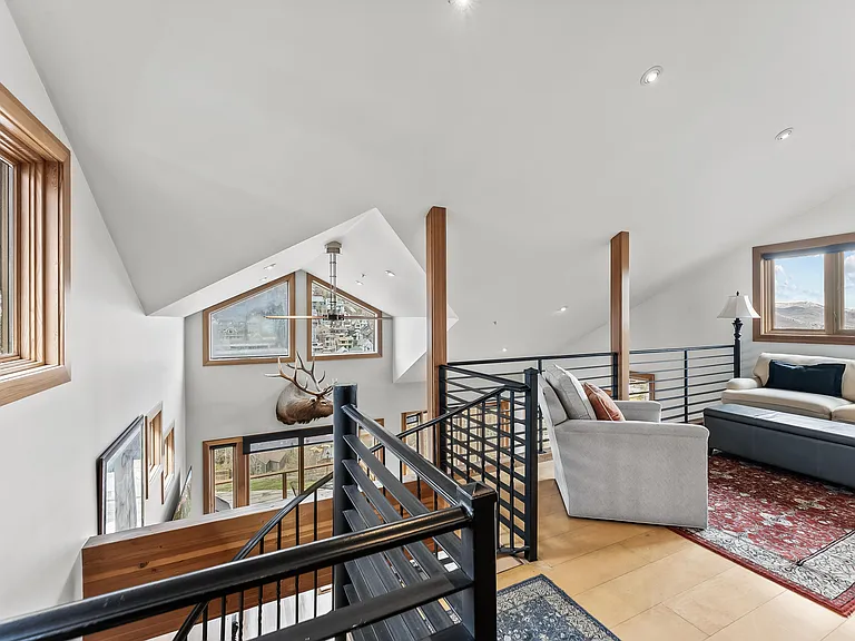 265 Ontario Ave — Photo 18