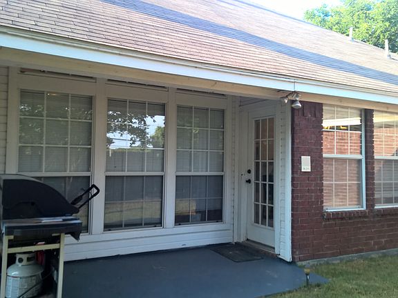 2nd image of 1404 Sylvia Dr