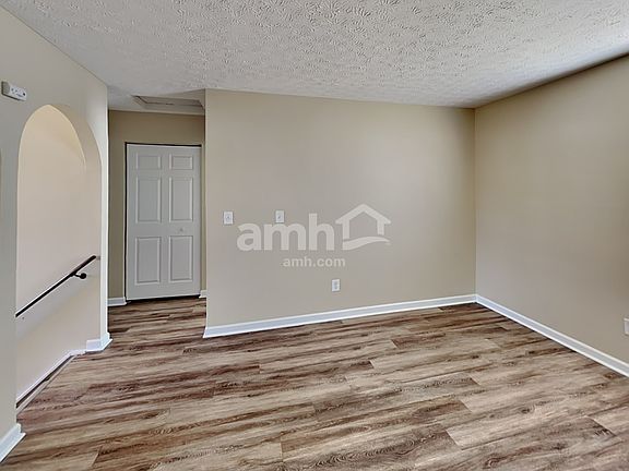 5th image of 3788 Carlotta St