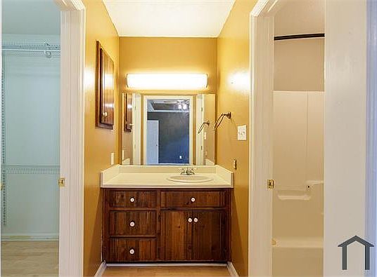 4th image of 3000 Kensington Ln