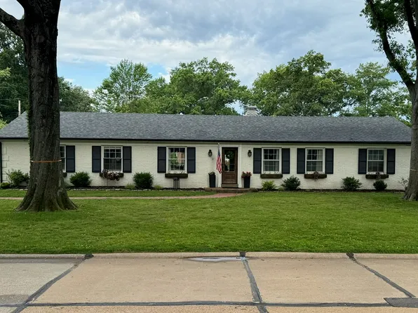 1715 Pine Hill Dr, Saint Louis, MO 63131