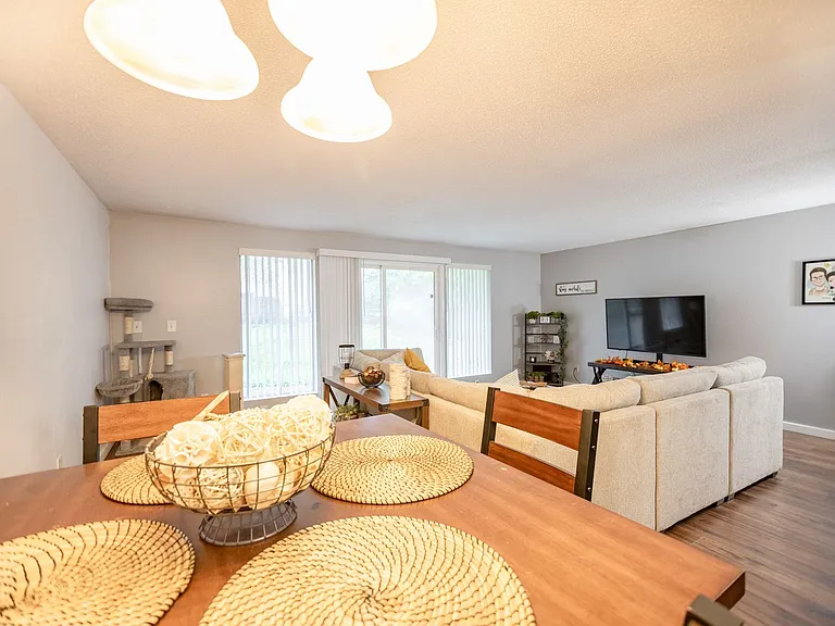 475-477 Z St SE — Photo 6