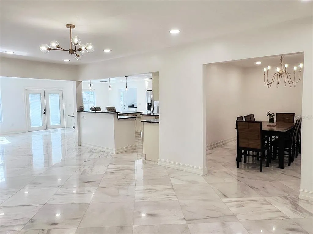 4 bed, 4.0 bath, 3482 sqft, $5,300 — Photo 4