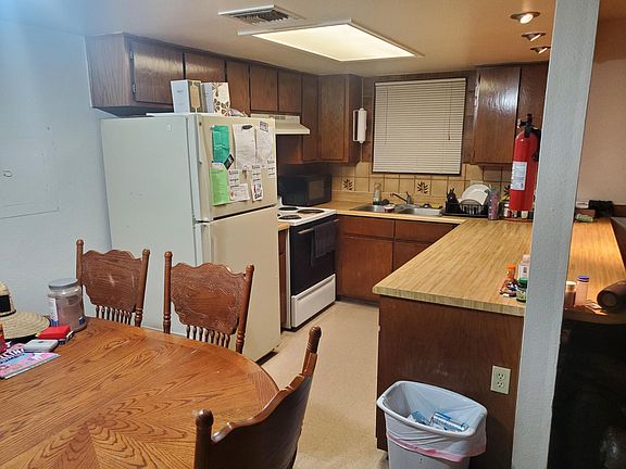 Kitchen, dining area