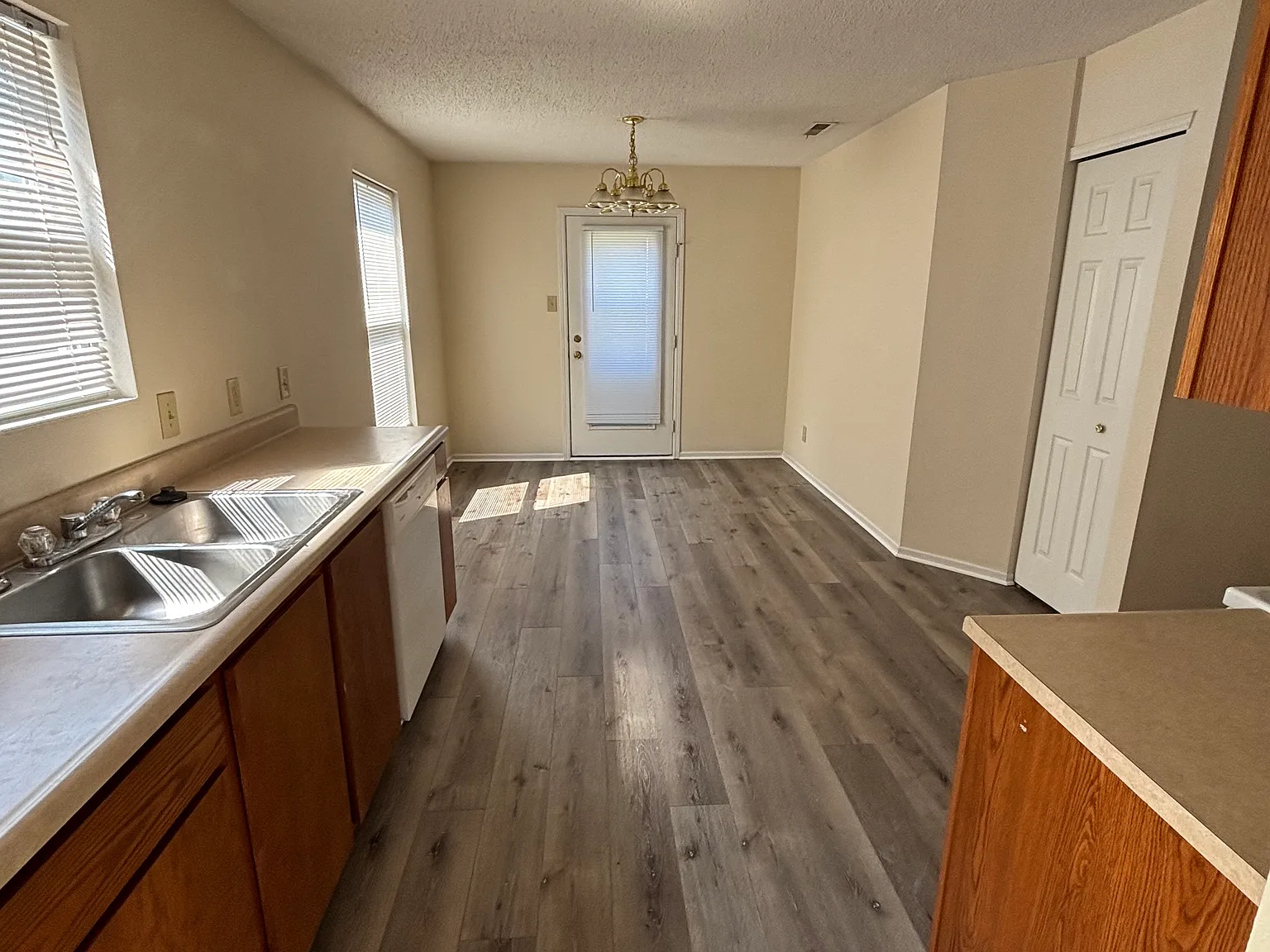 3 bed, 1264 sqft, $1,600 — Photo 4