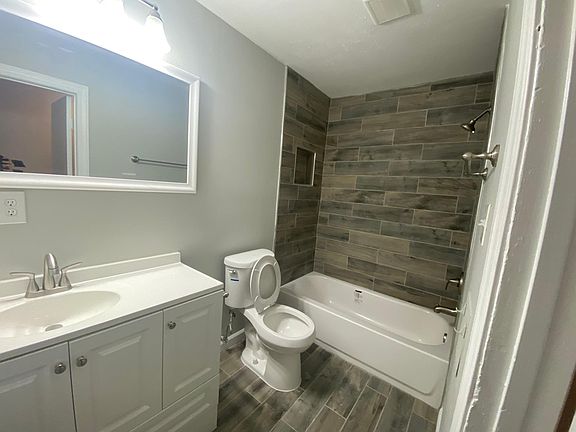 3rd image of 3806 Burlingame Pl #37D