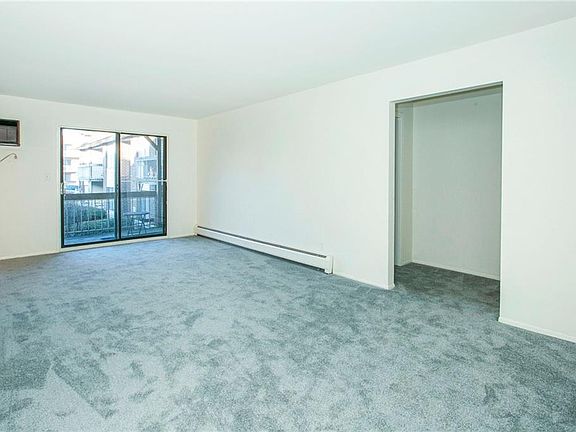 5th image of 303 Country Club Ln