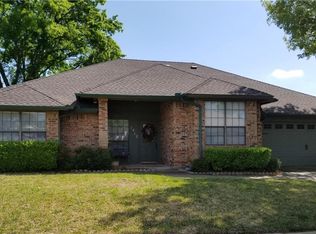 1412 Country Meadows Dr, Bedford, TX 76021
