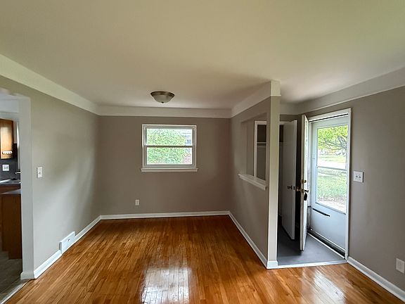3rd image of 736 Nash Ave