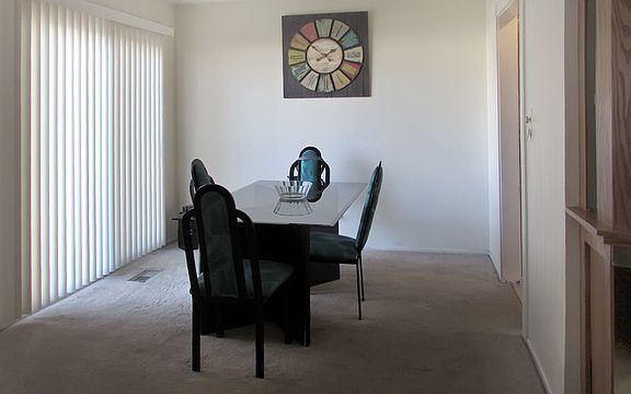 5th image of 382 Thorncliffe Dr