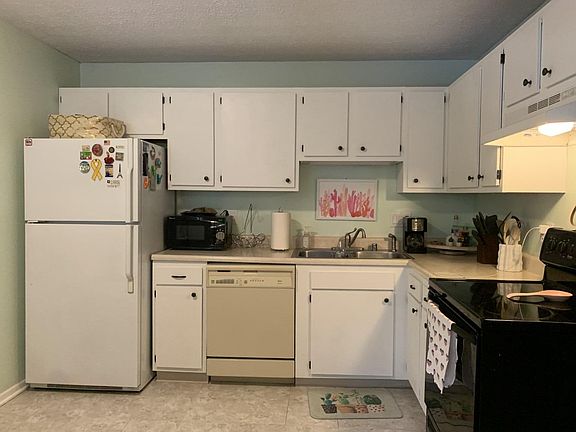 5th image of 7234 Creekview Dr APT 6