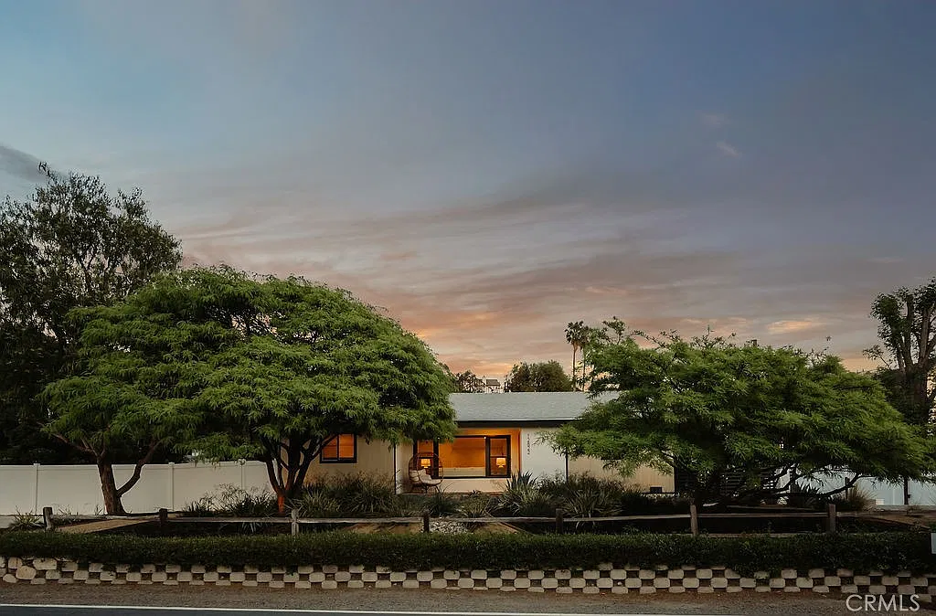 4 bed, 2.5 bath, 1972 sqft, $9,750 — Photo 1
