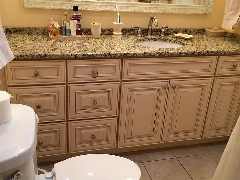 Upstairs Master#1 Full Bath with Jacuzzi tub and shower