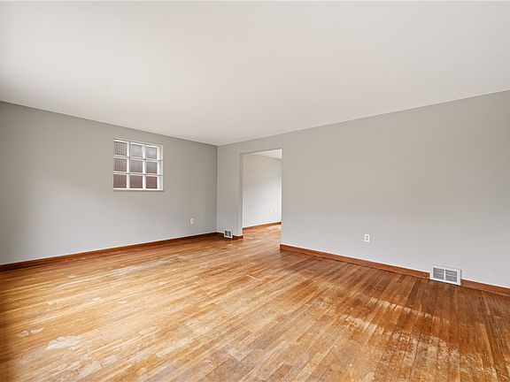 5th image of 105 Sumner Ave