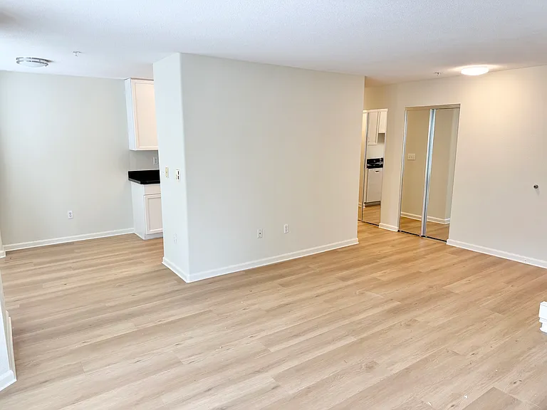 405 12th Ave #201 — Photo 6