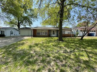 1552 Surf Side Dr, Saint Louis, MO 63138