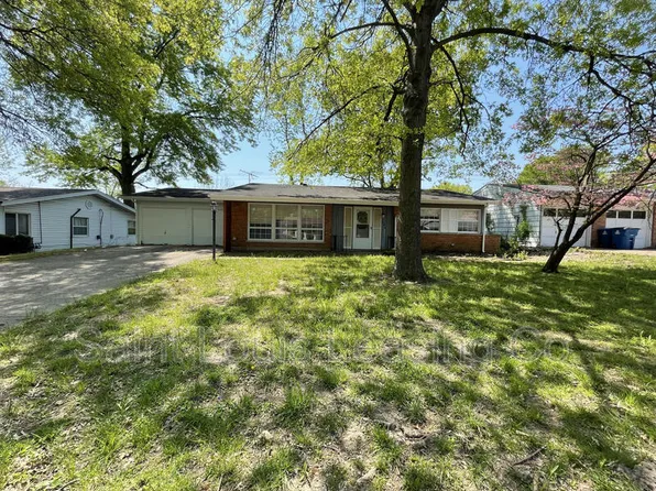 1552 Surf Side Dr, Saint Louis, MO 63138