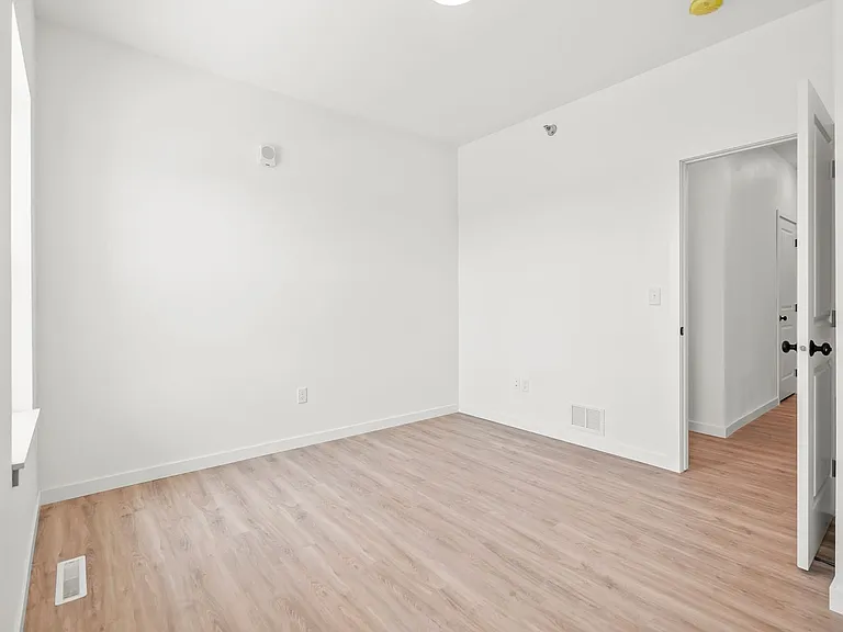 Twin Oaks Apartments — Photo 16