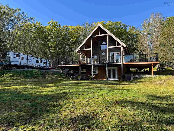 3rd image of 575 Golden Forest Rd N