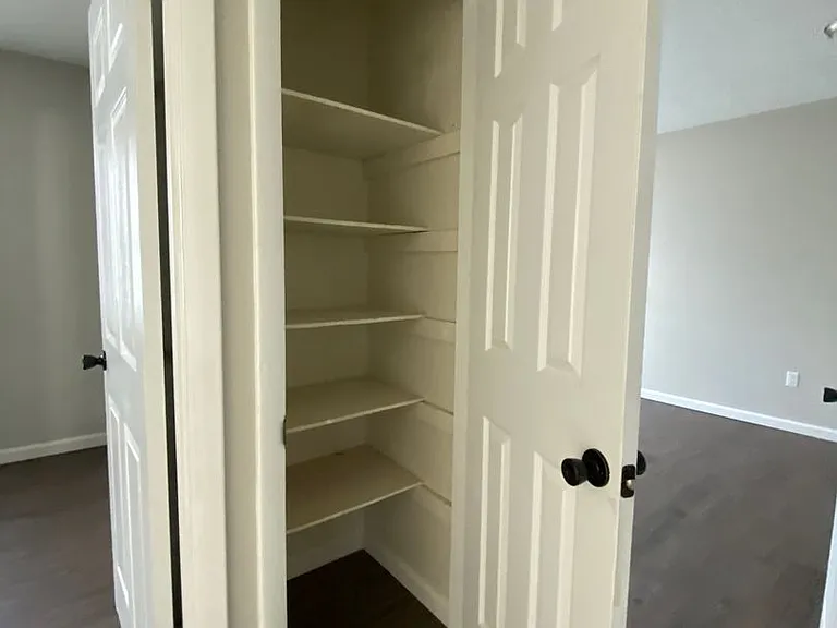 170 Westmount Dr — Photo 10
