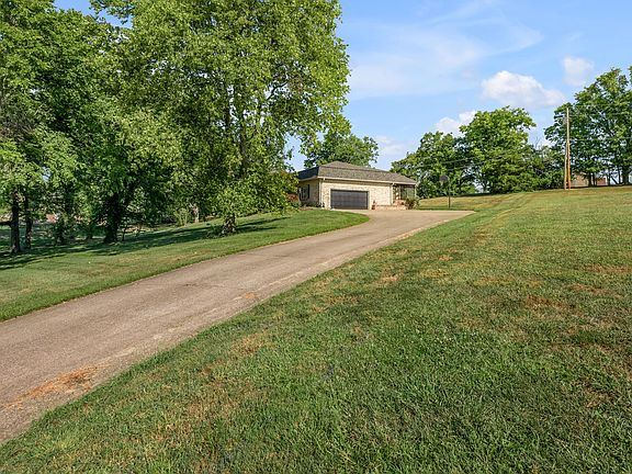 3rd image of 120 Holly Hill Dr