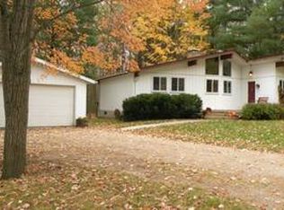 41 W Beamish Rd, Sanford, MI 48657