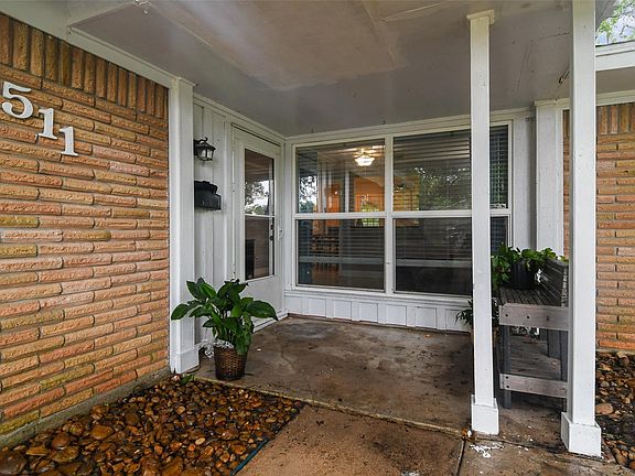 3rd image of 1511 Meadow Ln