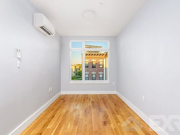 5th image of 244 Howard Ave #212