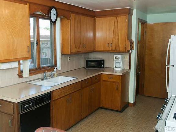 4th image of 105 Bowen Ave