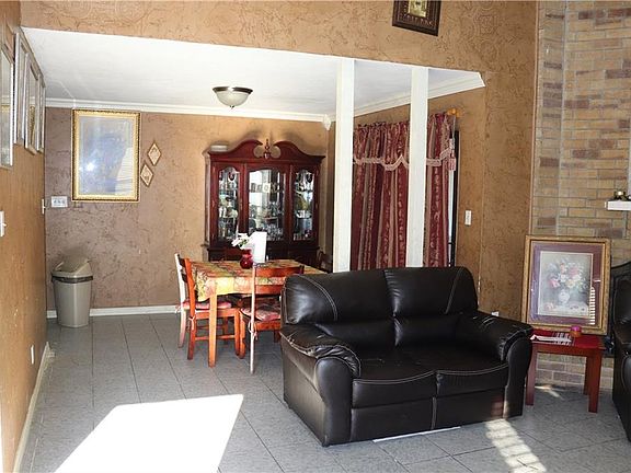 3rd image of 1818 Vine Dr