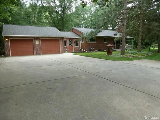 5700 Crooked Lake Rd photo 1