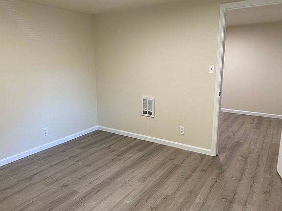 4th image of 18014 Mulberry Ave #18
