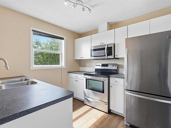4th image of 290 W Shawville Way SE #221