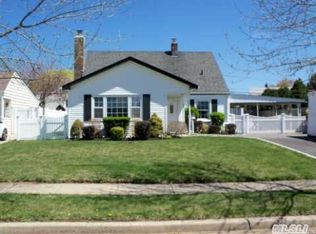 69 Anvil Ln, Levittown, NY 11756