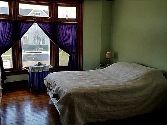 2nd image of 638 W Greene St