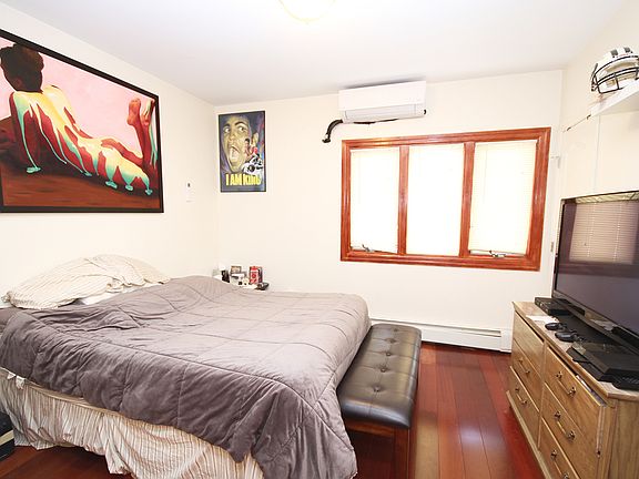 5th image of 20-25 33rd St #2T