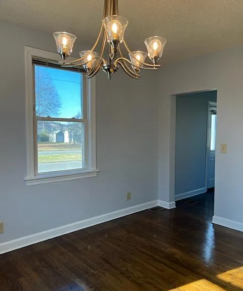 Nice sized dining room