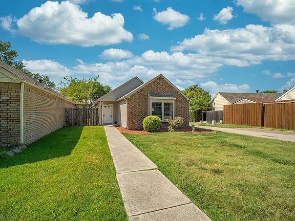 3rd image of 301 Teakwood Ln