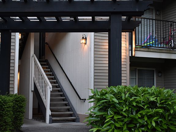 4th image of 221 9th St APT C201