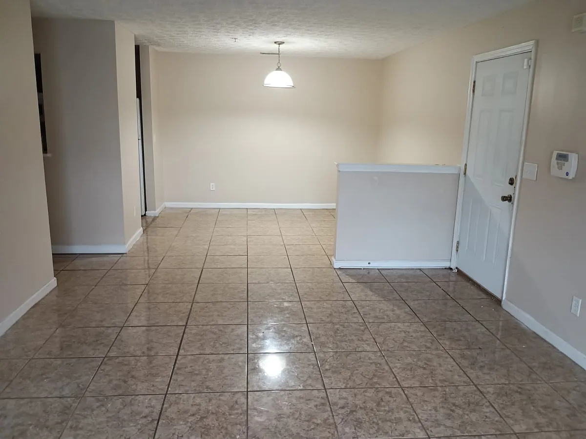 Building Photo - 11201 Fairington Ridge Cir