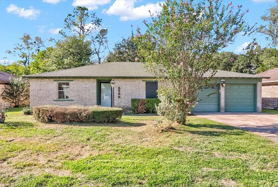 5585 Scenic Dr