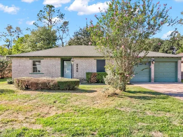 5585 Scenic Dr, Beaumont, TX 77713