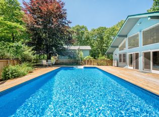 43B Old Squires Rd, Hampton Bays, NY 11946