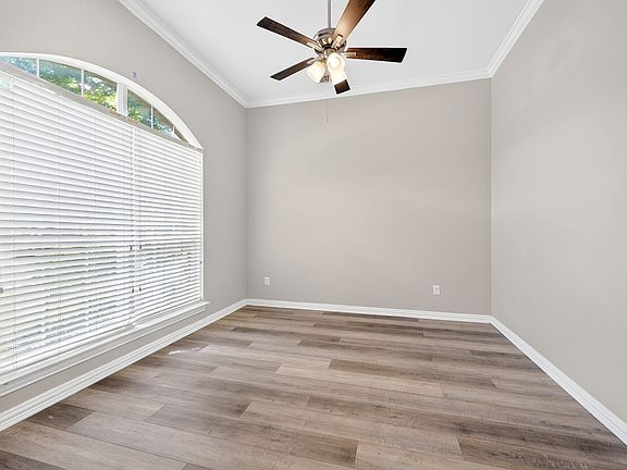 5th image of 2713 Planetree Dr