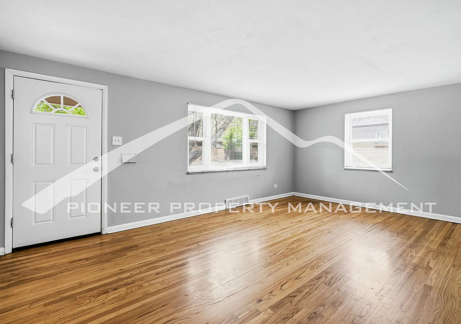 Spacious Home with Washer/Dryer and Fenced Yard — Photo 2
